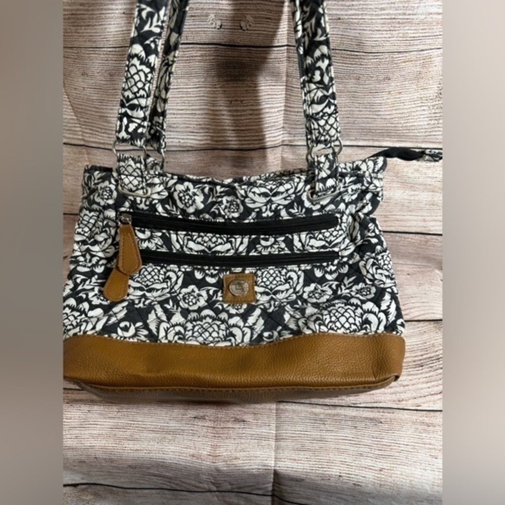 STONE NY lightweight quilted black & white purse. Great size w/ 2 pockets